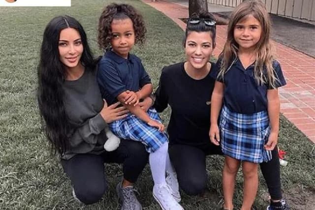Ile dzieci ma Kourtney Kardashian? Zaskakujące fakty o jej rodzinie Ile dzieci ma Kourtney Kardashian? Zaskakujące fakty o jej rodzinie
