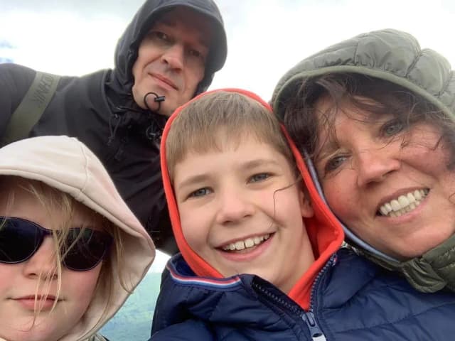 Ile dzieci ma Morawiecki? Zaskakujące fakty o jego rodzinie Ile dzieci ma Morawiecki? Zaskakujące fakty o jego rodzinie