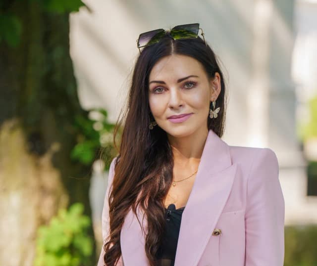 Kim jest Ewa z Rolnik szuka żony? Jej zaskakująca historia i kariera Kim jest Ewa z Rolnik szuka żony? Jej zaskakująca historia i kariera