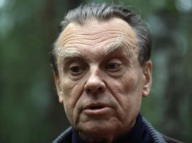 Kiedy urodził się Czesław Miłosz? Poznaj jego historię i znaczenie Kiedy urodził się Czesław Miłosz? Poznaj jego historię i znaczenie