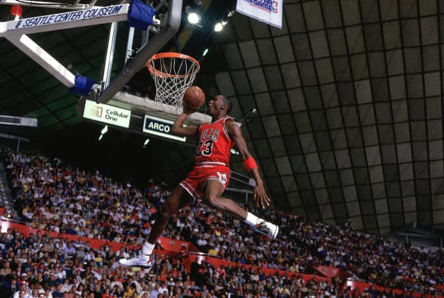 Ile lat ma Michael Jordan? Zaskakujące fakty o legendzie NBA Ile lat ma Michael Jordan? Zaskakujące fakty o legendzie NBA