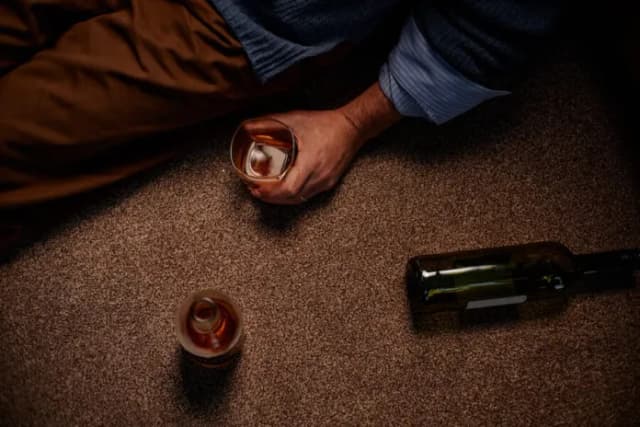 Jak alkoholik traktuje żonę? Negatywne skutki i manipulacje emocjonalne Jak alkoholik traktuje żonę? Negatywne skutki i manipulacje emocjonalne