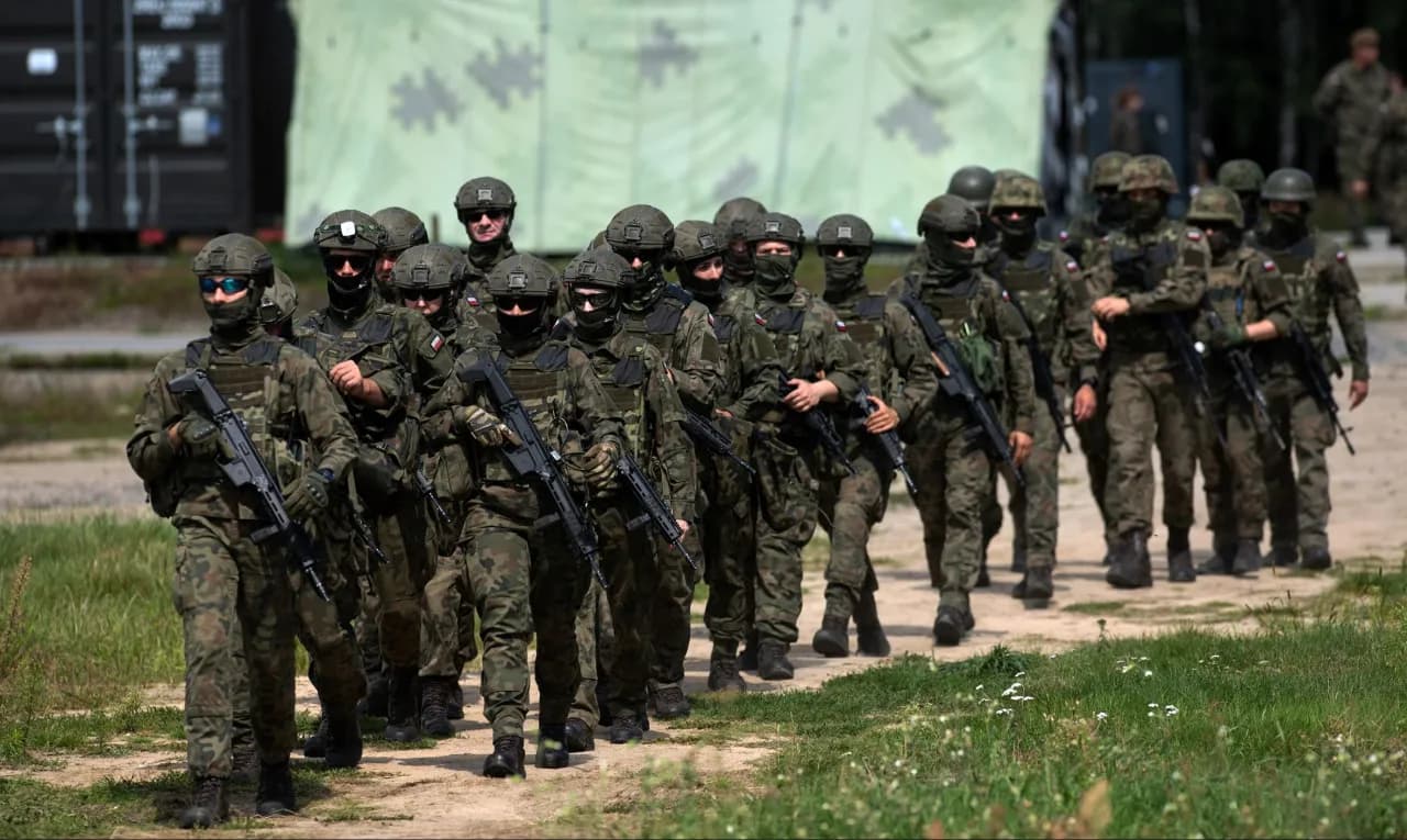 Ile zarabia wojskowy? Zaskakujące fakty o pensjach żołnierzy w Polsce Ile zarabia wojskowy? Zaskakujące fakty o pensjach żołnierzy w Polsce