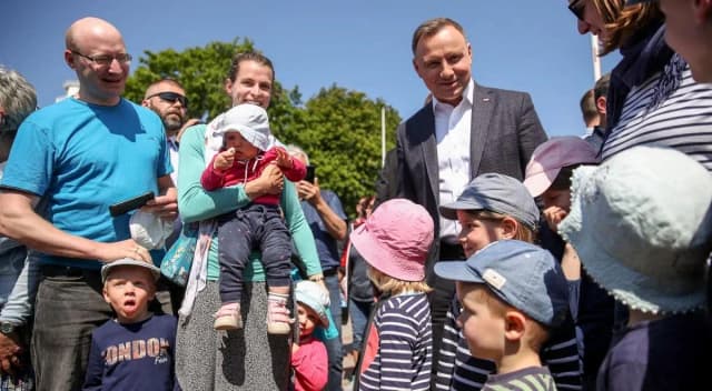 Czy Andrzej Duda ma dzieci? Oto zaskakujące fakty o jego rodzinie Czy Andrzej Duda ma dzieci? Oto zaskakujące fakty o jego rodzinie