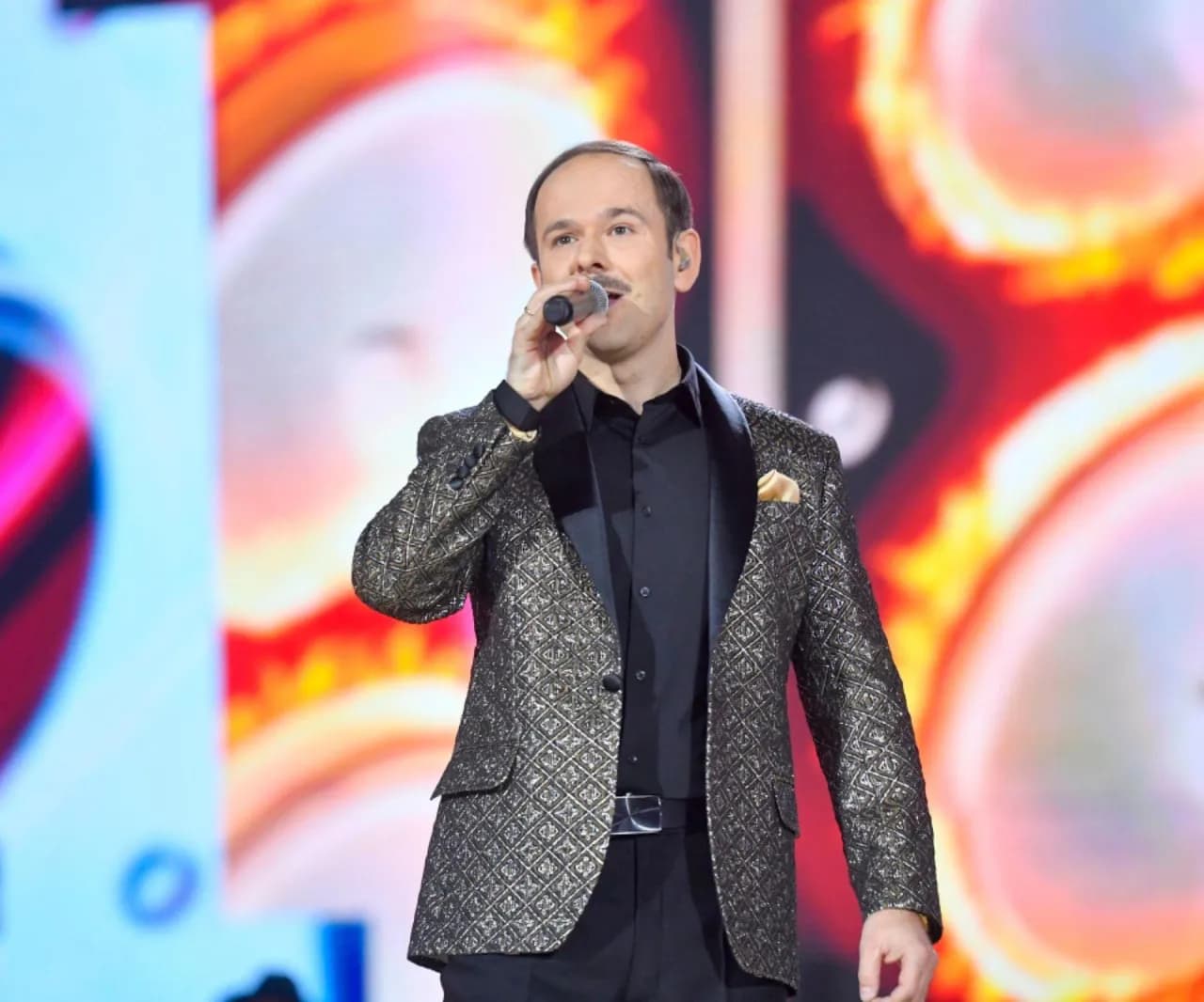 Ile lat ma Sławomir? Zaskakujący wiek popularnego artysty! Ile lat ma Sławomir? Zaskakujący wiek popularnego artysty!