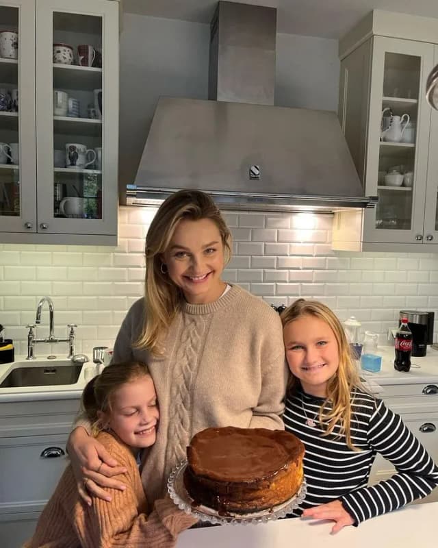 Ile dzieci ma Małgorzata Socha? Poznaj sekrety jej życia rodzinnego! Ile dzieci ma Małgorzata Socha? Poznaj sekrety jej życia rodzinnego!