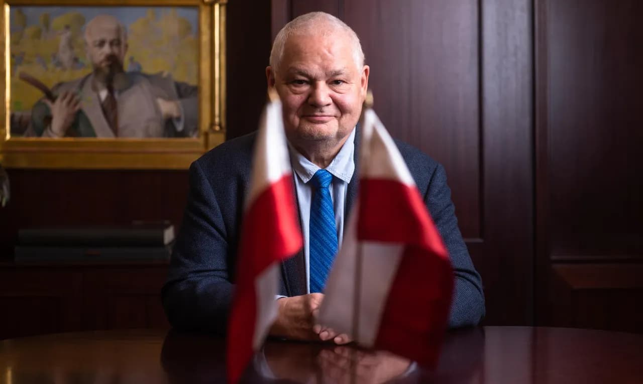 Ile zarabia prezes NBP? Zaskakujące szczegóły o pensji Adama Glapińskiego Ile zarabia prezes NBP? Zaskakujące szczegóły o pensji Adama Glapińskiego