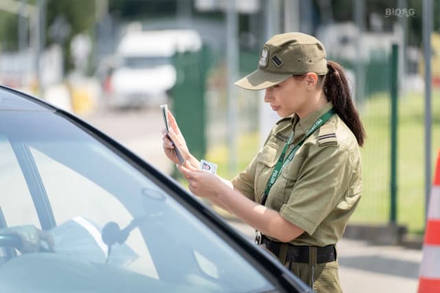 Ile zarabia straż graniczna? Zaskakujące wyniki dla funkcjonariuszy Ile zarabia straż graniczna? Zaskakujące wyniki dla funkcjonariuszy