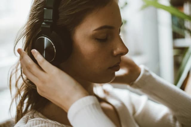 Jakie słuchawki Bluetooth wybrać? Posłuchaj ekspertów Jakie słuchawki Bluetooth wybrać? Posłuchaj ekspertów