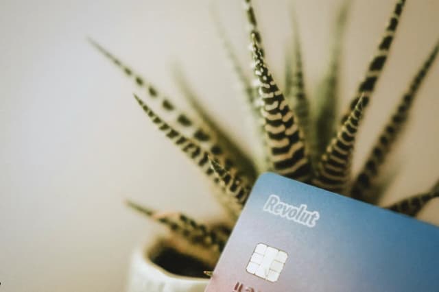 Revolut – aplikacja płatnicza dostępna w Polsce Revolut – aplikacja płatnicza dostępna w Polsce