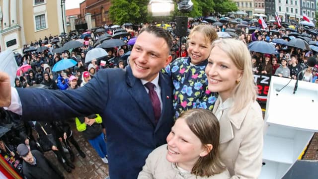 Czy Sławomir ma dzieci? Zaskakujące fakty o jego rodzinie Czy Sławomir ma dzieci? Zaskakujące fakty o jego rodzinie