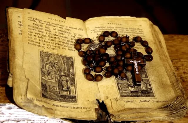 Skąd wzięła się modlitwa różańcowa? Jej tajemnice i historia Skąd wzięła się modlitwa różańcowa? Jej tajemnice i historia