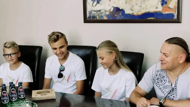 Ile dzieci ma Łukasz Golec? Zaskakujące fakty o jego rodzinie Ile dzieci ma Łukasz Golec? Zaskakujące fakty o jego rodzinie