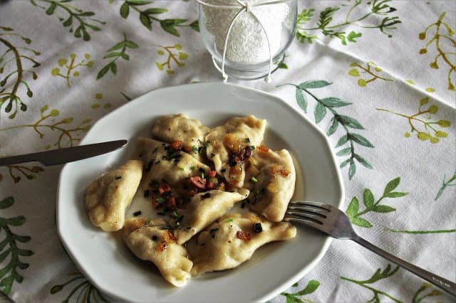 Skąd pochodzą pierogi? Odkryj ich zaskakującą historię i korzenie Skąd pochodzą pierogi? Odkryj ich zaskakującą historię i korzenie