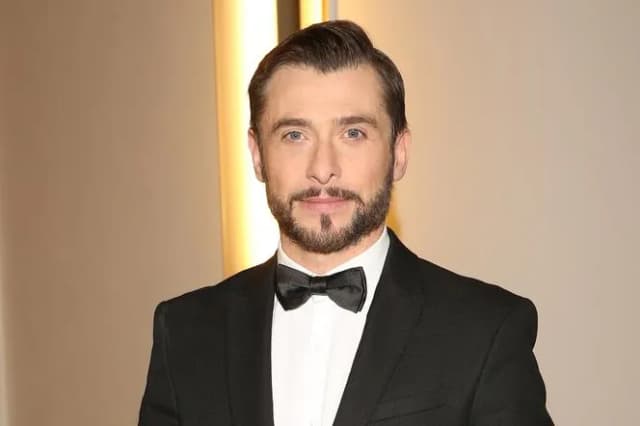 Czy Kacper Kuszewski ma żonę? Prawda o życiu prywatnym aktora w 2025 Czy Kacper Kuszewski ma żonę? Prawda o życiu prywatnym aktora w 2025