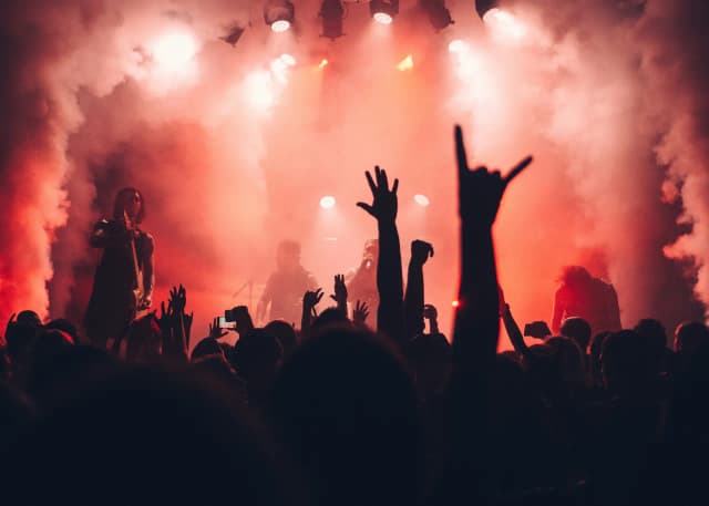 7 szalonych rzeczy, które robią rockowe legendy poza sceną – od backstage'u do nietypowych atrakcji z obsługą MuchBetter 7 szalonych rzeczy, które robią rockowe legendy poza sceną – od backstage'u do nietypowych atrakcji z obsługą MuchBetter