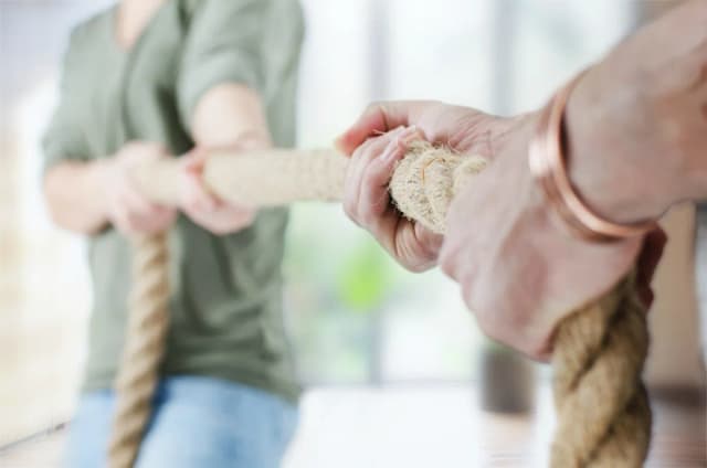 Jak rozmawiać z żoną w kryzysie, aby uratować związek i emocje Jak rozmawiać z żoną w kryzysie, aby uratować związek i emocje