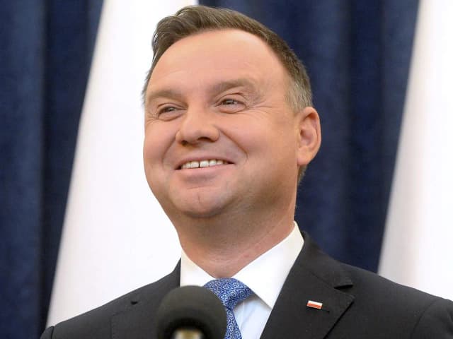 Ile lat ma Andrzej Duda? Zaskakujący wiek prezydenta Polski Ile lat ma Andrzej Duda? Zaskakujący wiek prezydenta Polski
