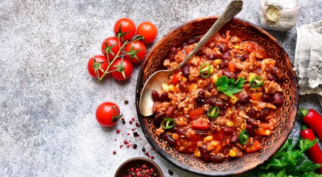 Chili con carne skąd pochodzi? Poznaj fascynującą historię tej potrawy Chili con carne skąd pochodzi? Poznaj fascynującą historię tej potrawy
