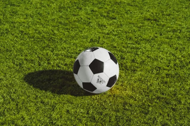 Futbol – uniwersalny język emocji i strategii Futbol – uniwersalny język emocji i strategii