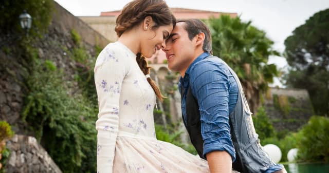 Z kim jest martina stoessel? Odkryj prawdę o jej związku Z kim jest martina stoessel? Odkryj prawdę o jej związku