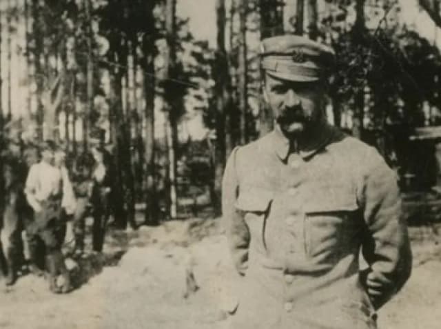 Kiedy się urodził Józef Piłsudski? Odkryj jego fascynującą historię Kiedy się urodził Józef Piłsudski? Odkryj jego fascynującą historię