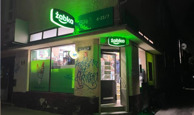 Ile zarabia właściciel Żabki? Zaskakujące fakty o dochodach Ile zarabia właściciel Żabki? Zaskakujące fakty o dochodach